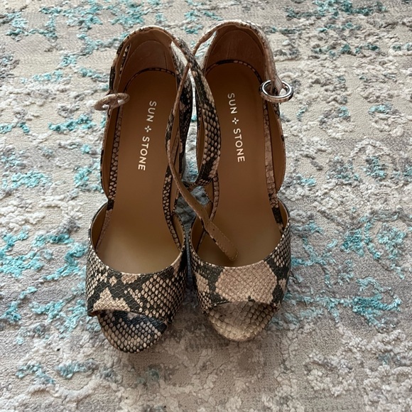 Elegant Snakeskin Patterned Heels - Picture 3 of 5